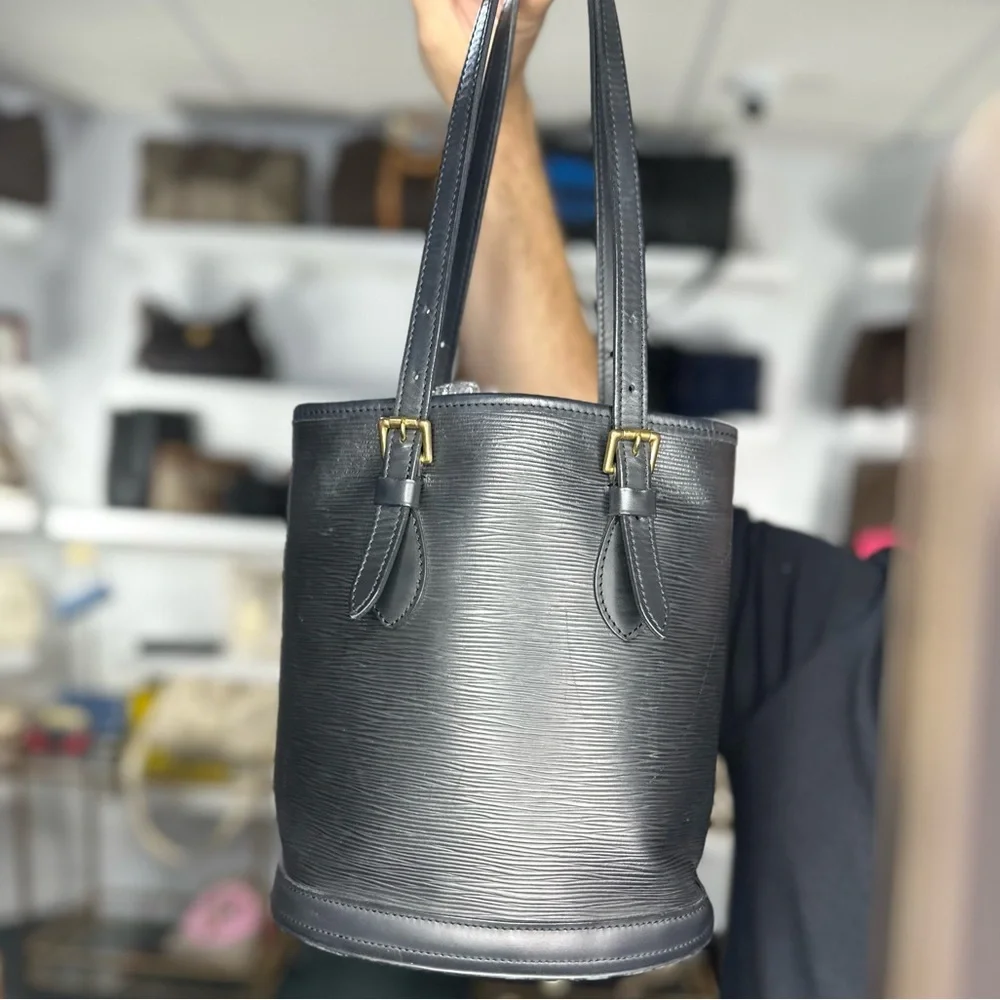 LV RARE BUCKET BAG